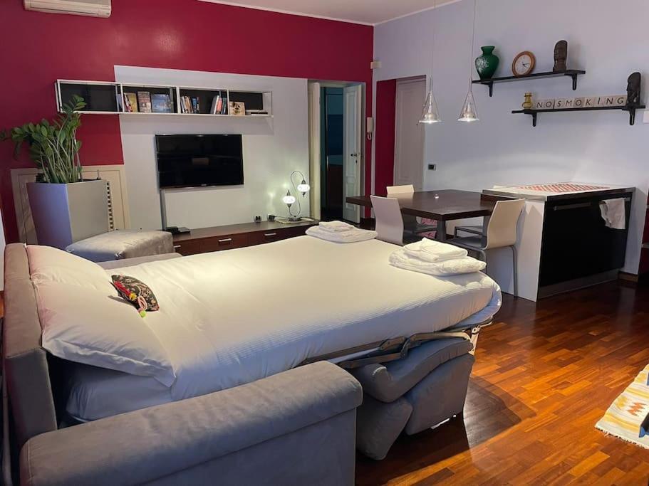 דירות מילאנו Cozy Flat Mins Walk To Navigli And Metro Porta Genova מראה חיצוני תמונה