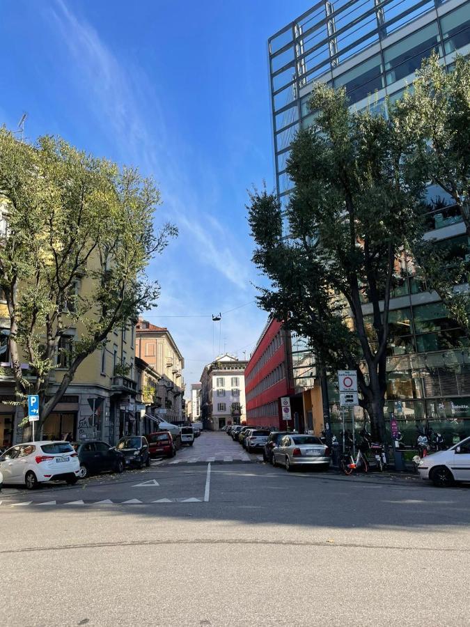 דירות מילאנו Cozy Flat Mins Walk To Navigli And Metro Porta Genova מראה חיצוני תמונה